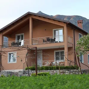 Koman_lakeview_apartments Appartement